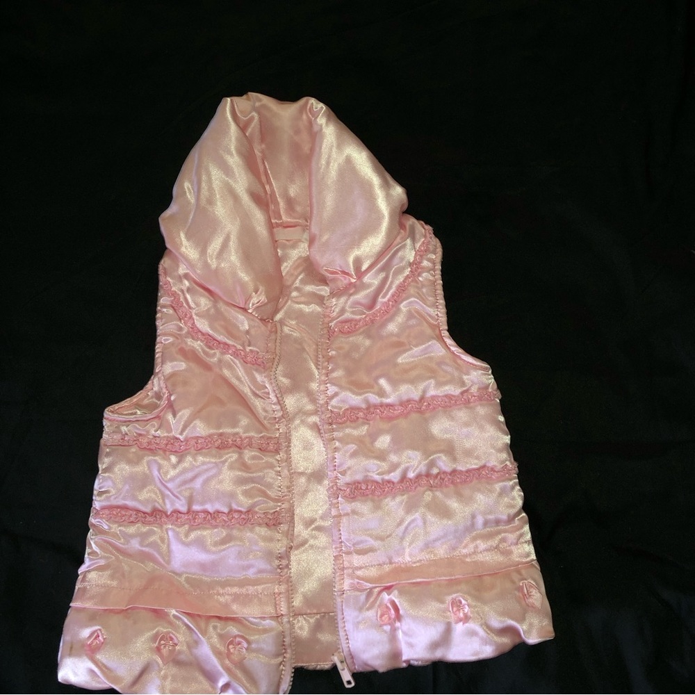 Girls pretty in pink vest. Size 5. Very soft material